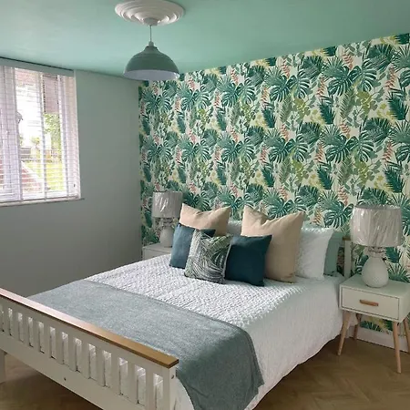 Stylish 3 Bedroom Seaside Escape - Newly Renovated Paignton Exterior photo