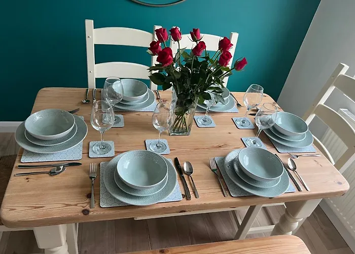 Stylish 3 Bedroom Seaside Escape - Newly Renovated