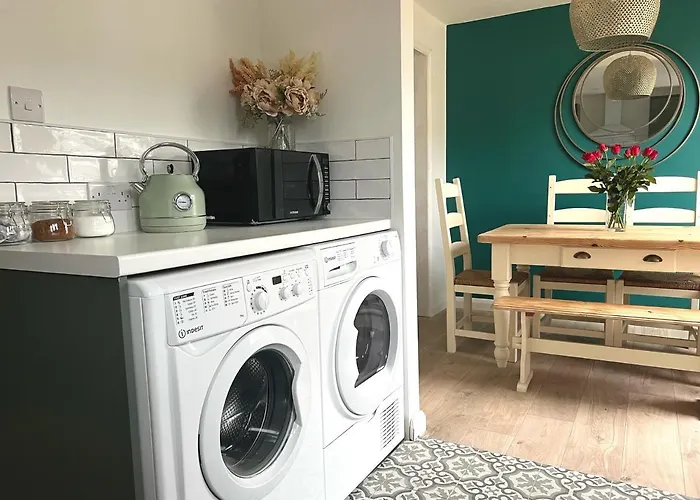 Stylish 3 Bedroom Seaside Escape - Newly Renovated