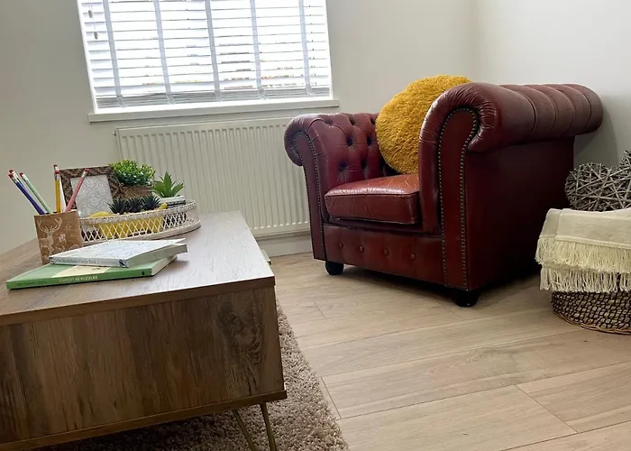 Stylish 3 Bedroom Seaside Escape - Newly Renovated