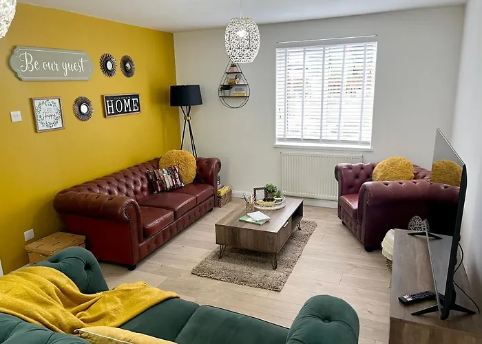 Stylish 3 Bedroom Seaside Escape - Newly Renovated
