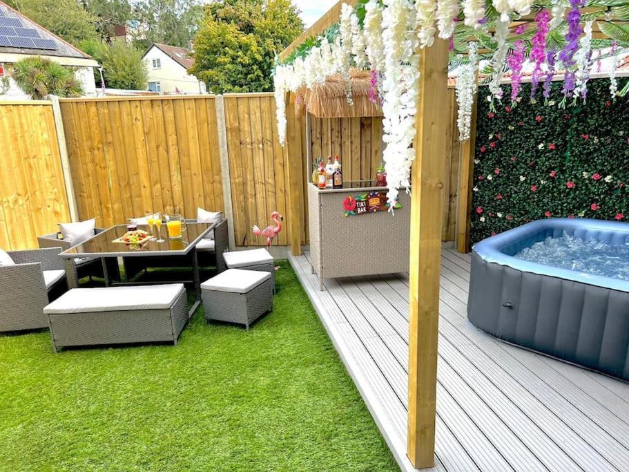 Stylish 3 Bedroom Seaside Escape - Newly Renovated Holiday home Paignton