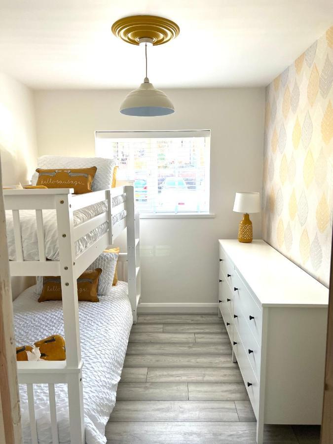 Stylish 3 Bedroom Seaside Escape - Newly Renovated Ferienhaus *