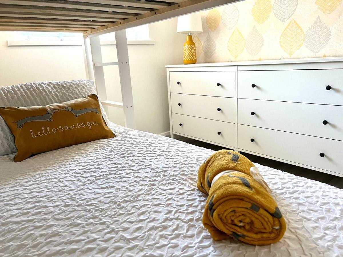 Stylish 3 Bedroom Seaside Escape - Newly Renovated Holiday home Paignton