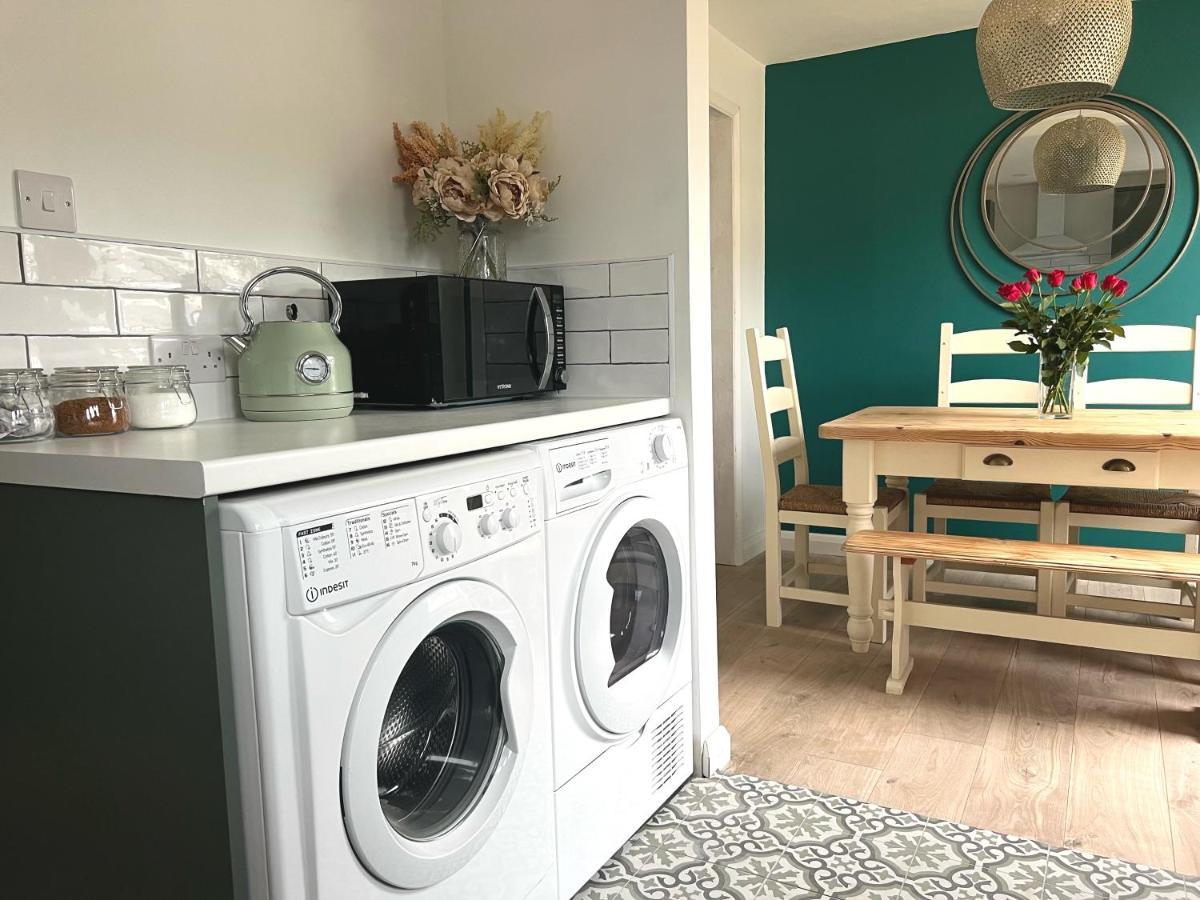 Holiday home Stylish 3 Bedroom Seaside Escape - Newly Renovated *