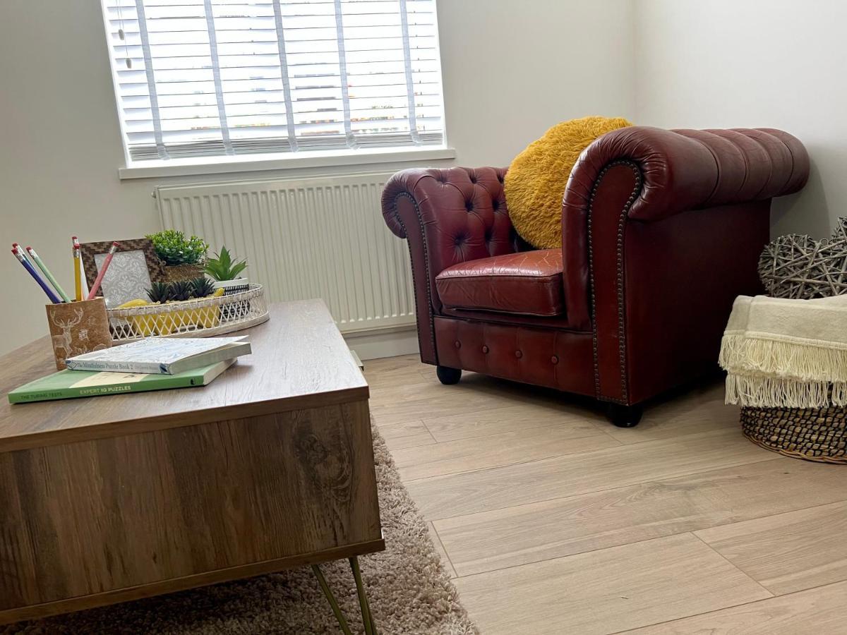 Stylish 3 Bedroom Seaside Escape - Newly Renovated *