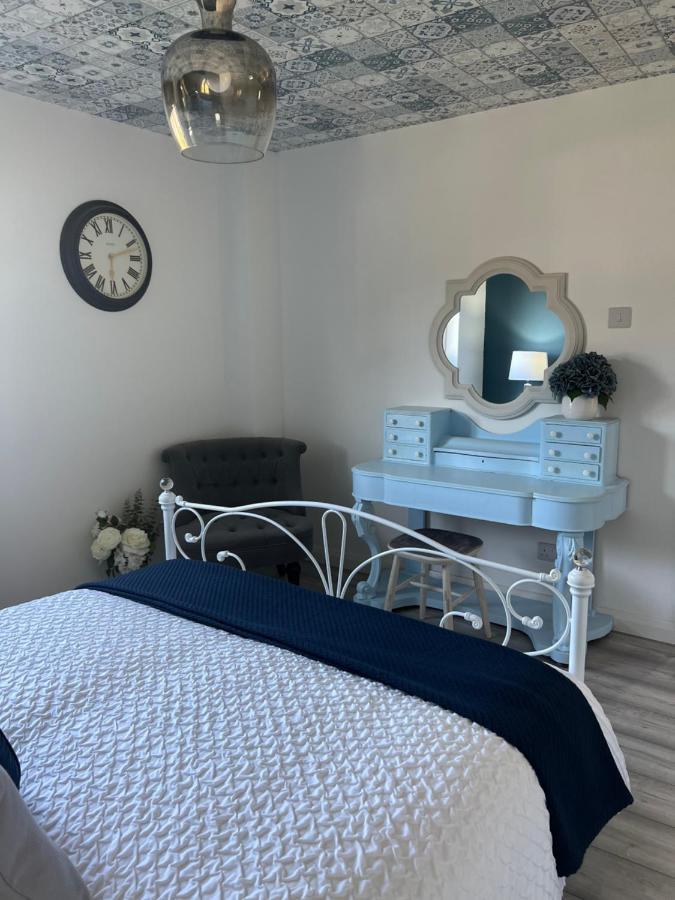 Stylish 3 Bedroom Seaside Escape - Newly Renovated *