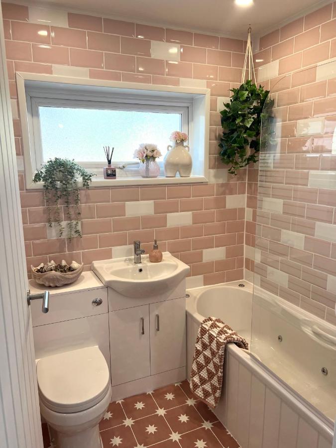 Stylish 3 Bedroom Seaside Escape - Newly Renovated Paignton